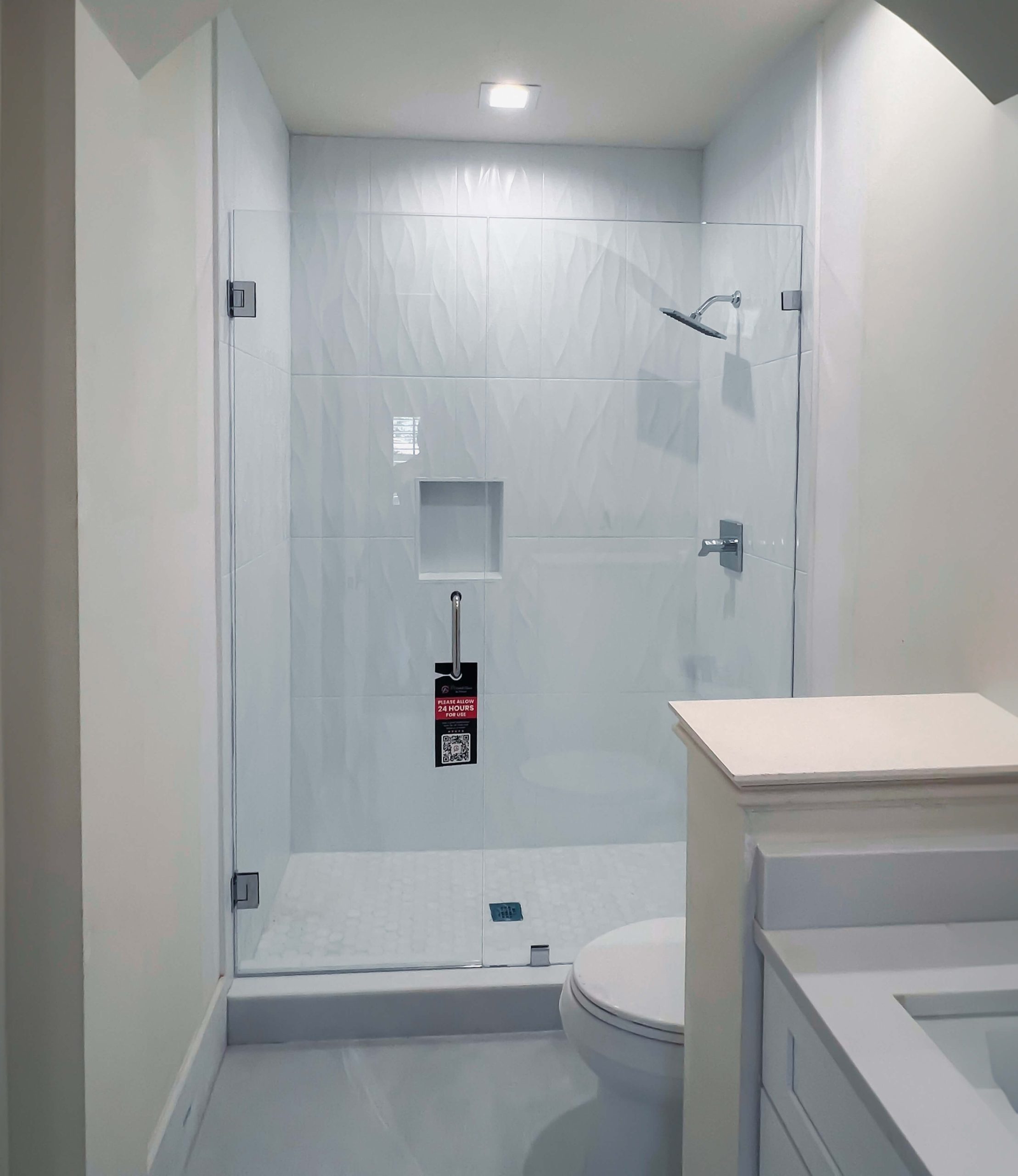 Shower Door in Porto Vecchio Way Residence