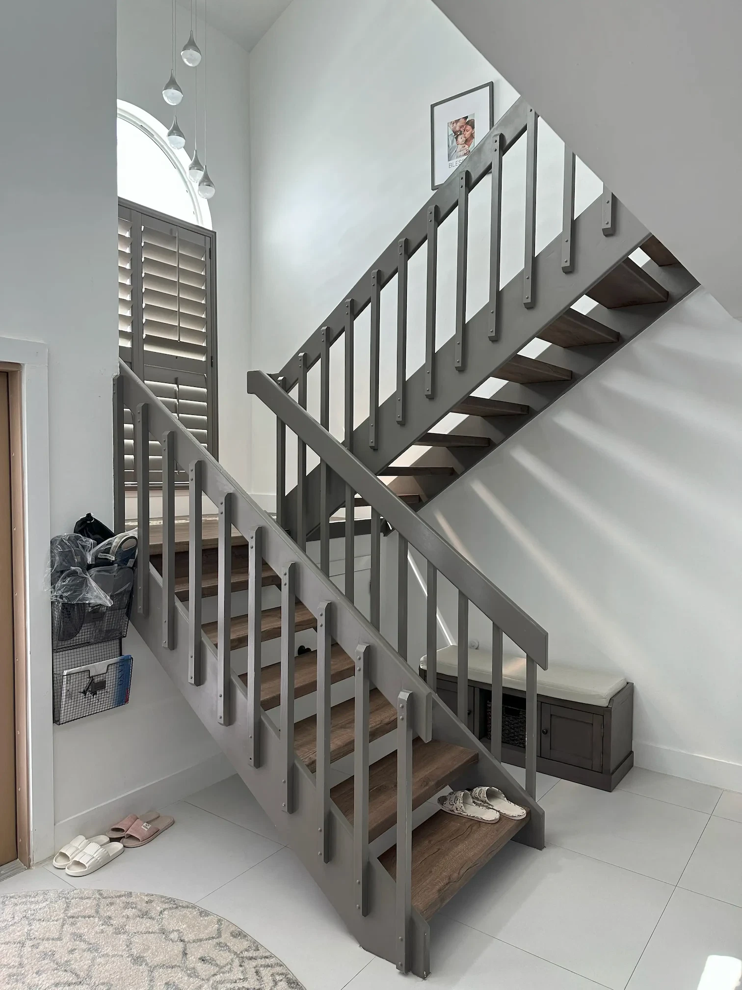 High-quality glass and mirror staircase for stylish interior design.