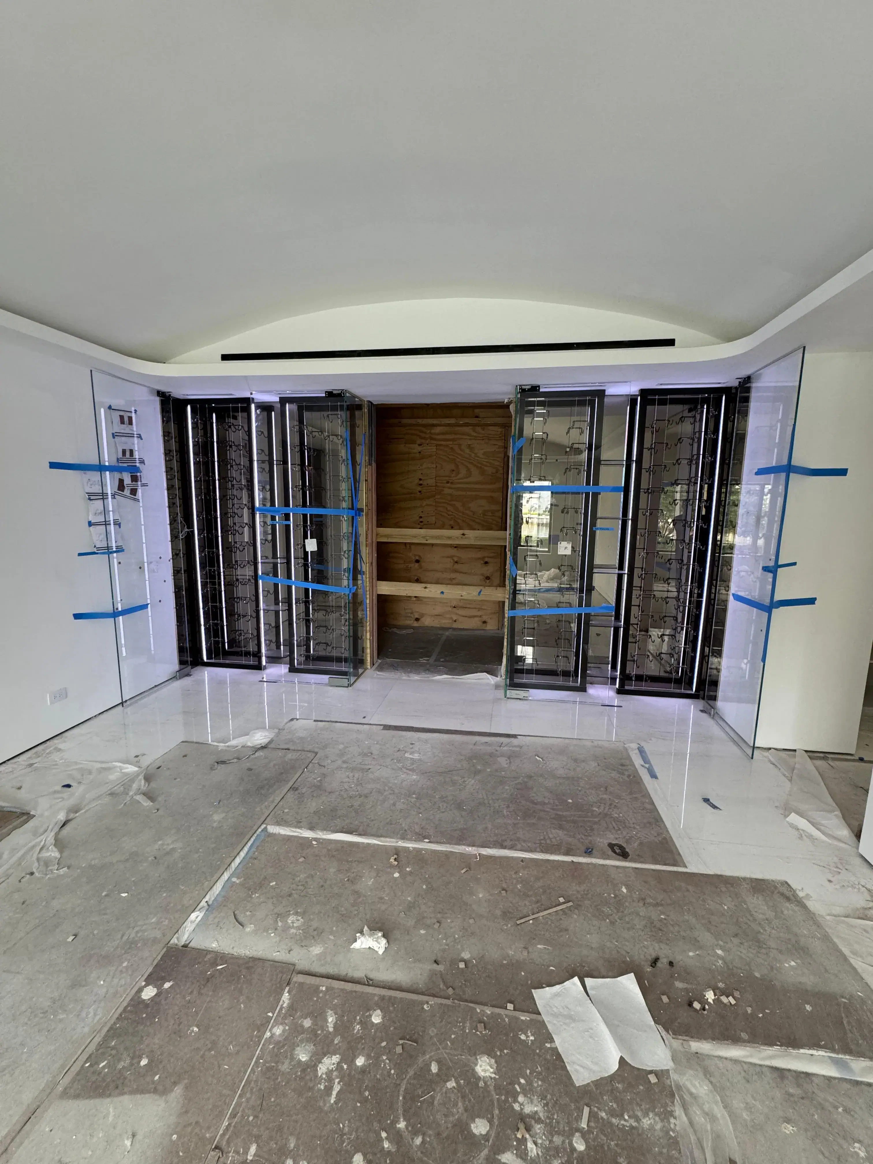 High-quality glass display wall for retail or commercial spaces, featuring sleek, modern mirror and glass installations.