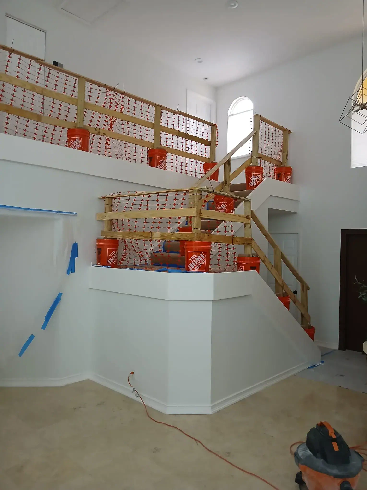 Custom glass and mirror designs for stylish interior decor.