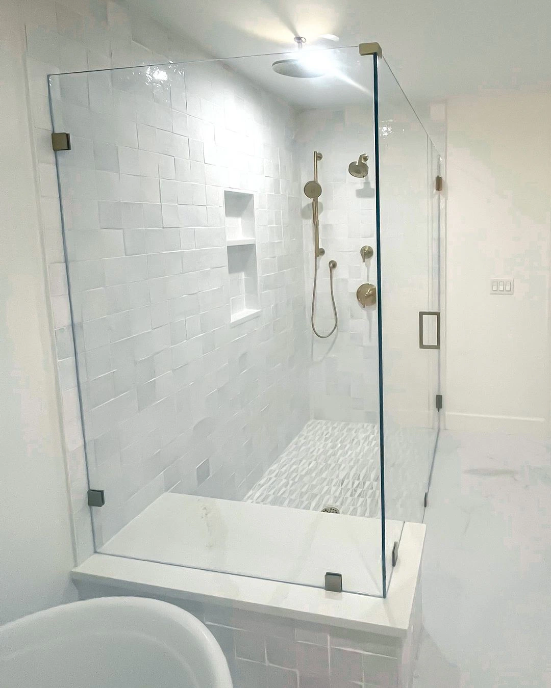 High-quality glass shower door with modern fixtures, waterproof tile walls, and elegant design.