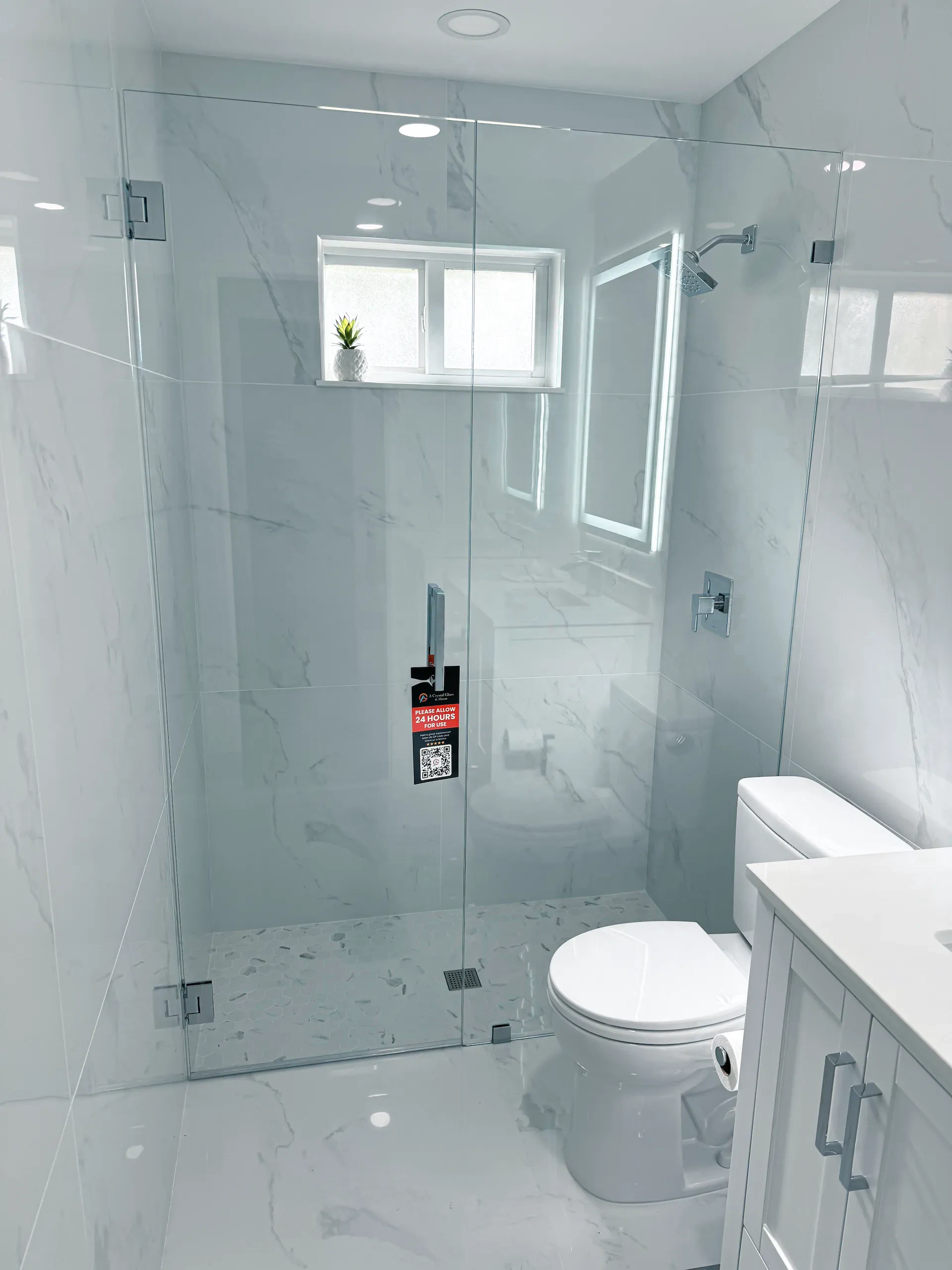 High-quality glass shower enclosure with modern design. Perfect for bathrooms.