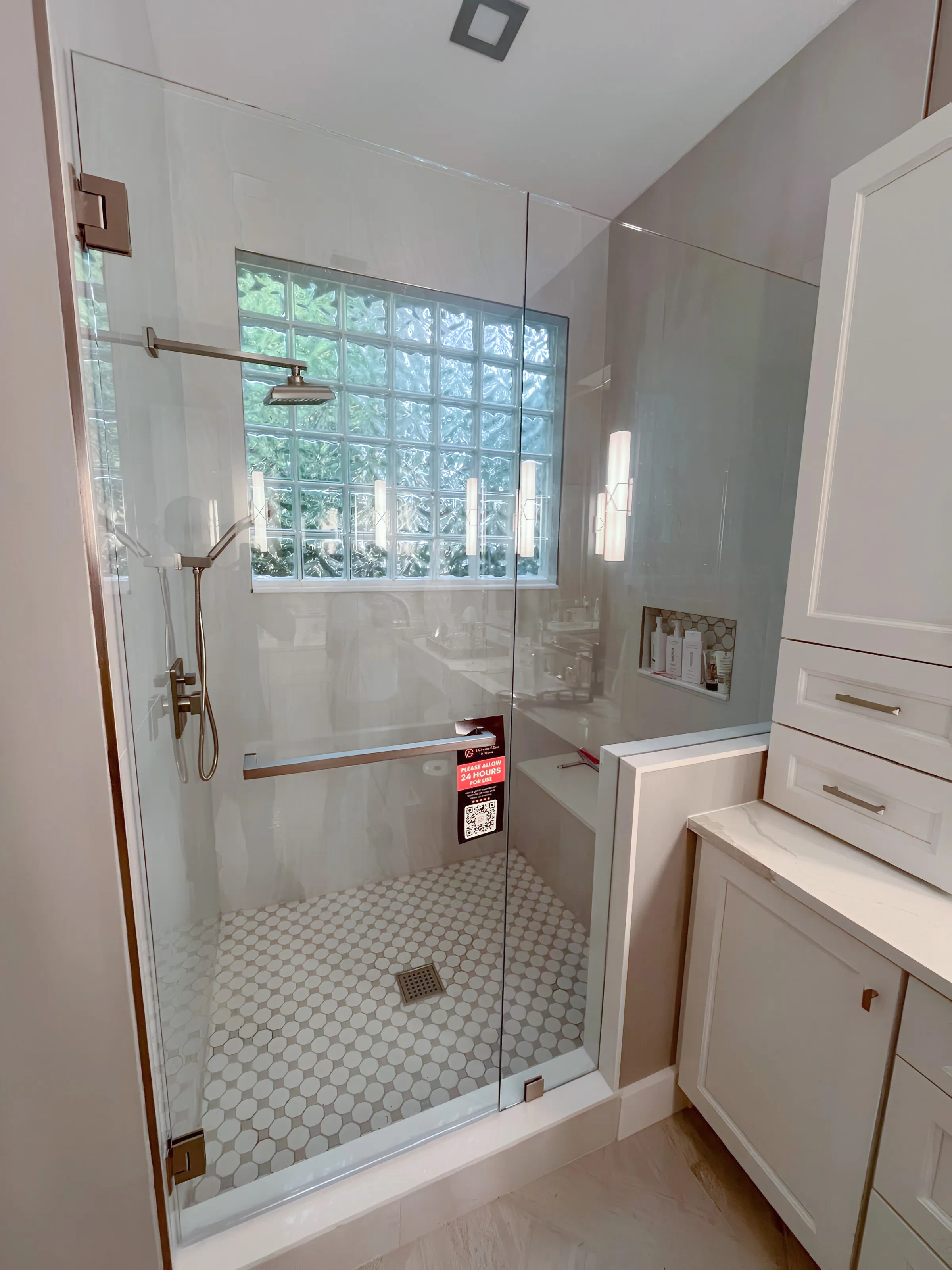 High-quality glass shower door with modern design and sleek hardware. Perfect for stylish bathrooms and easy maintenance.