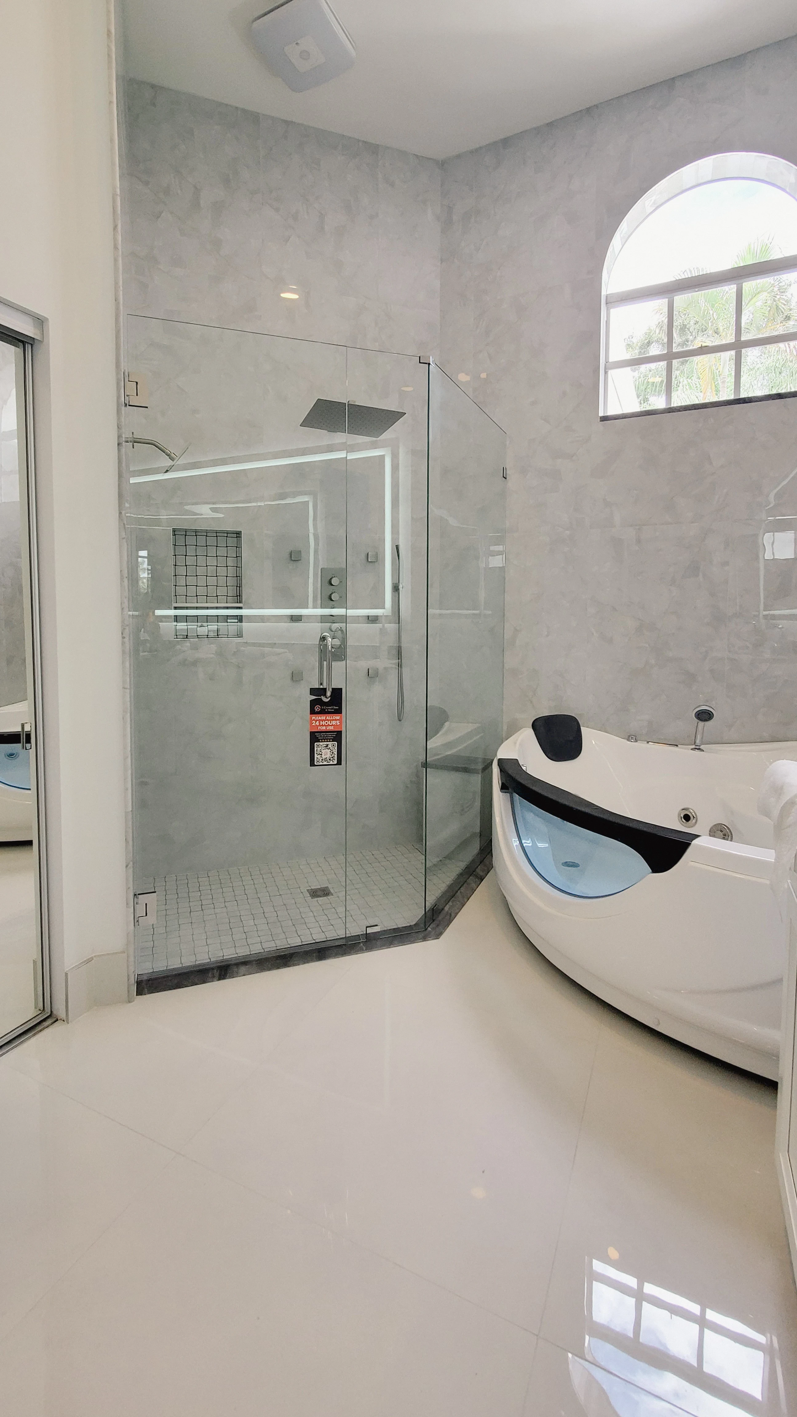 High-end glass shower door with durable, clear design perfect for luxury bathrooms.