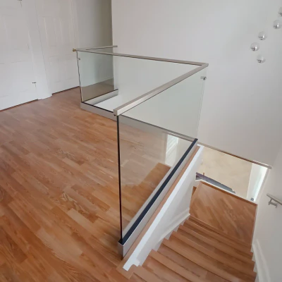 Glass railing for balustrade