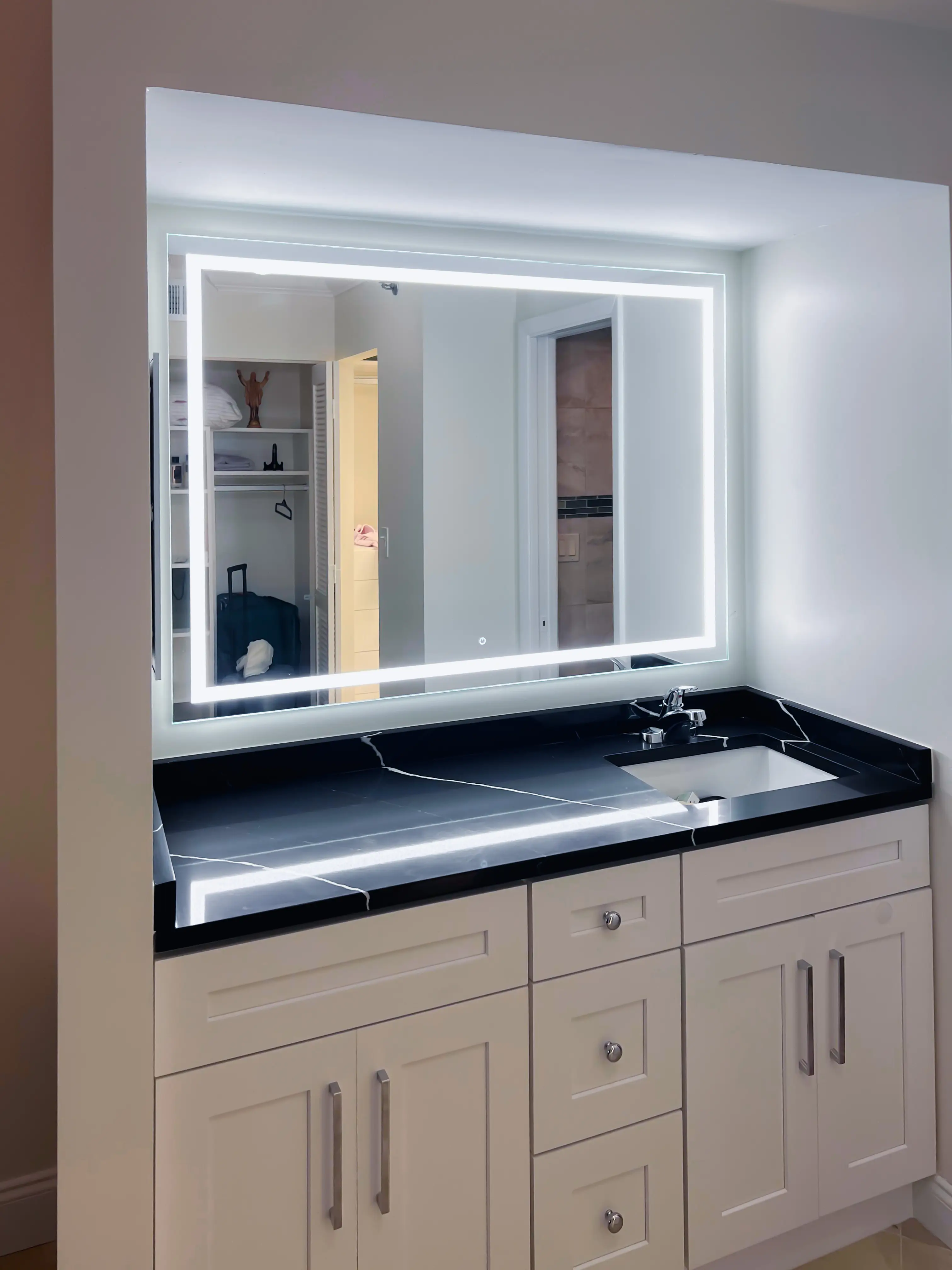 Clear, stylish glass and mirror for bathrooms and homes.