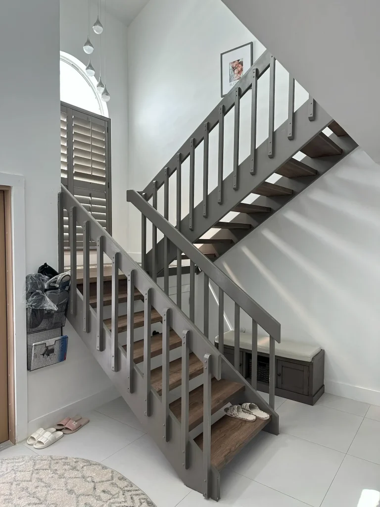 High-quality glass and mirror staircase for stylish interior design.