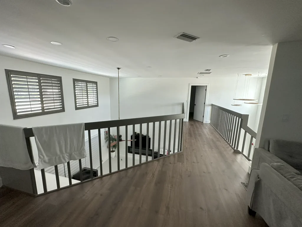 High-quality glass and mirror installation for stylish home decor.