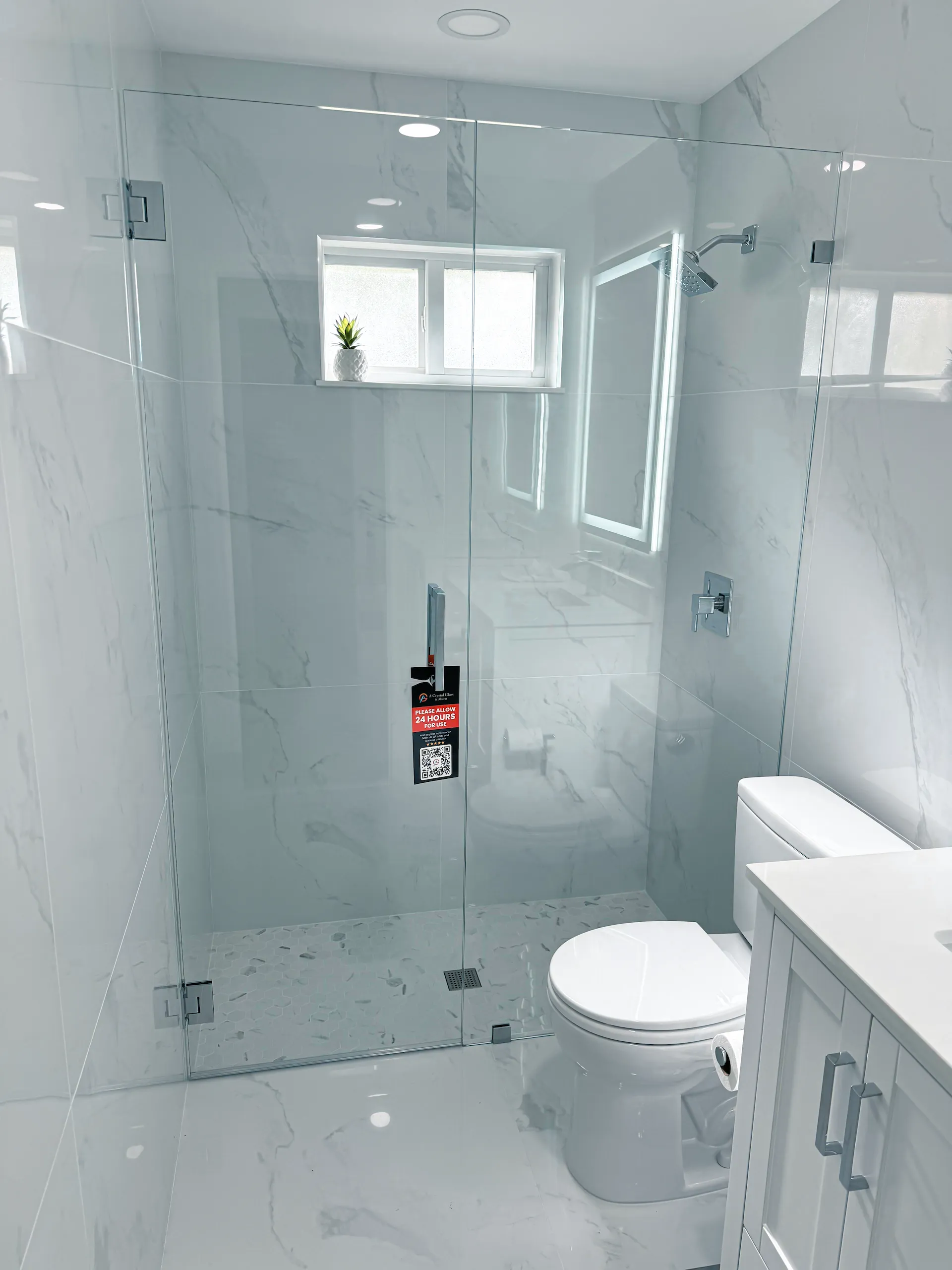 High-quality glass shower enclosure with modern design. Perfect for bathrooms.