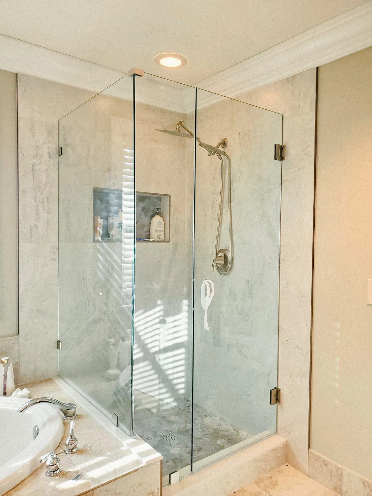 High-quality glass bathroom shower door with durable hinges and clear visibility.