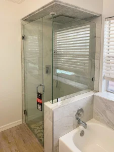 High-quality glass shower door for modern bathrooms. Customizable, durable, and elegant glass for showers and mirrors.