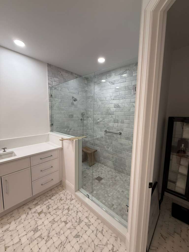 Clear glass shower door with sleek hardware for modern bathrooms.